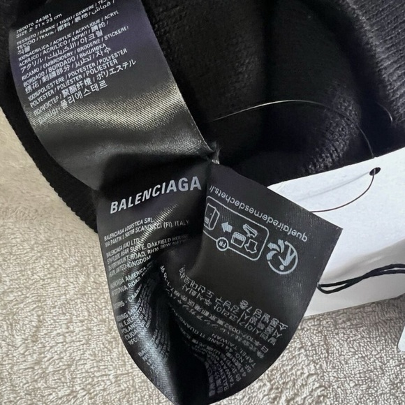 Balenciaga Unity Sports Logo Embroidered Beanie - Picture 6 of 6